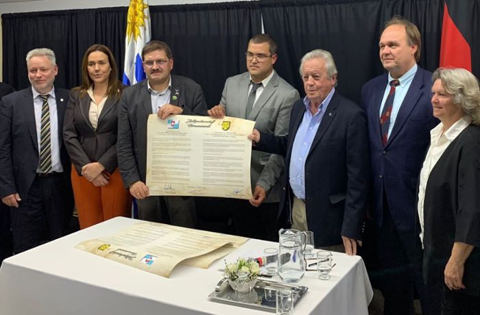 Städtepartnerschaft: Neuhaus signiert Urkunde in Uruguay