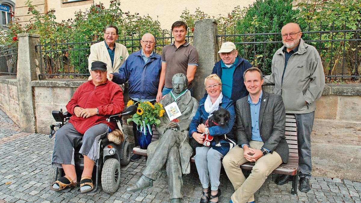 Ilmenau: Blumen zum 269. Geburtstag des Dichters