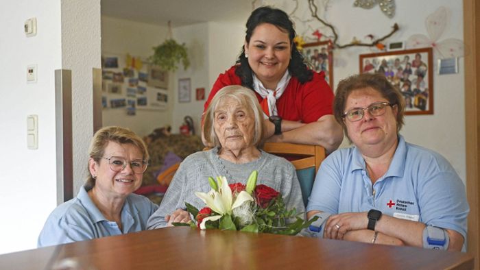 100-Jährige feiert Geburtstag in  der Herbstrose