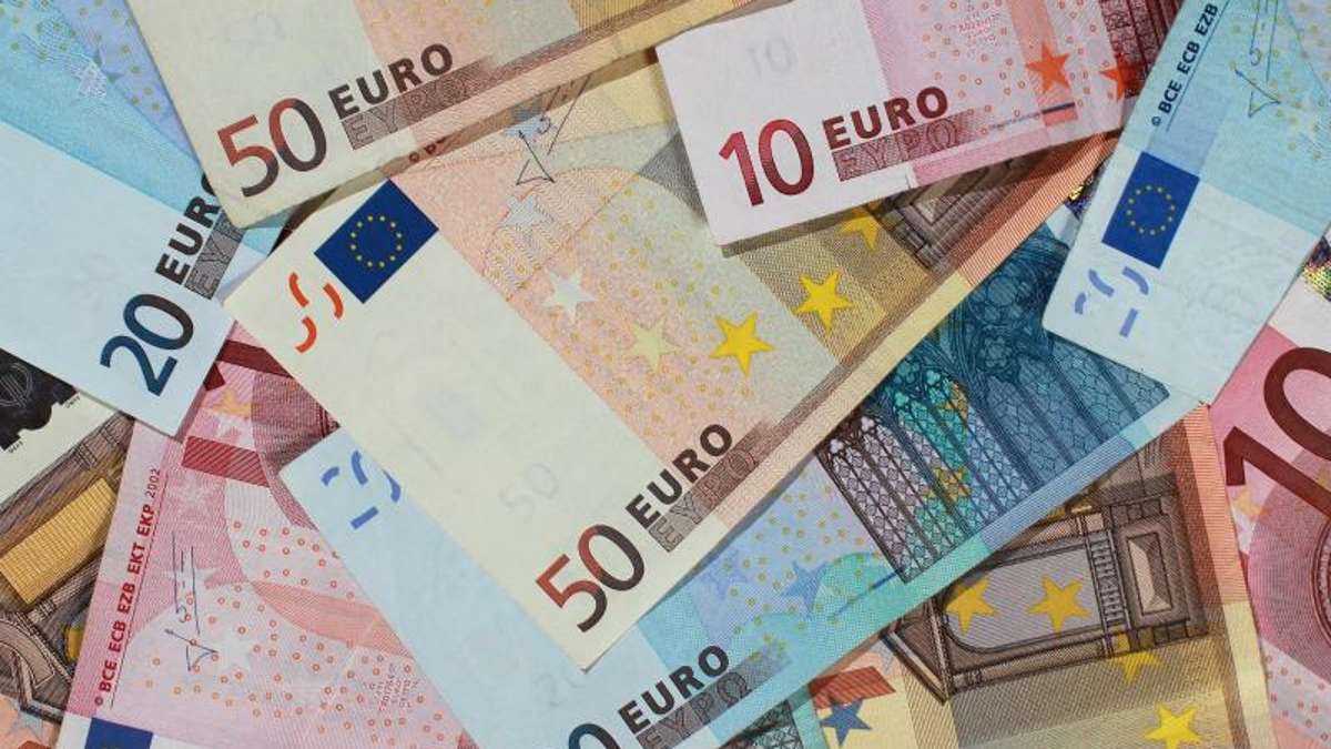 Meiningen: Diebisches Paar: Mann lenkt Verkäuferin ab, Frau klaut 700 Euro aus Kasse