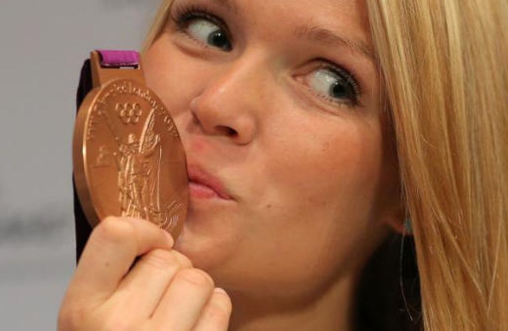 Nicht nur Sportler - wie hier Taekwondo-Kämpferin Helena Fromm - haben Medaillen gern - auch Thüringer Politiker. Im Freistaat hat die Zahl der Ehrungen und Auszeichnungen stetig zugenommen. Foto: dpa