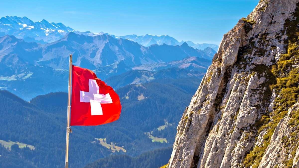 Coronavergleich Schweiz vs. Deutschland: Was machen die Schweizer besser?