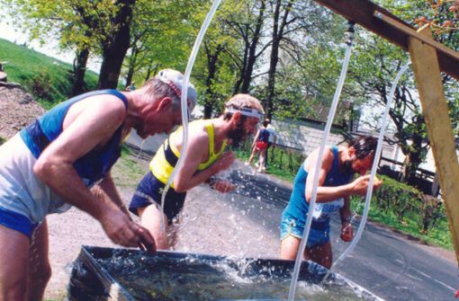 Wasser für die Läuferschar – so wie hier in Kahlert. Foto:  