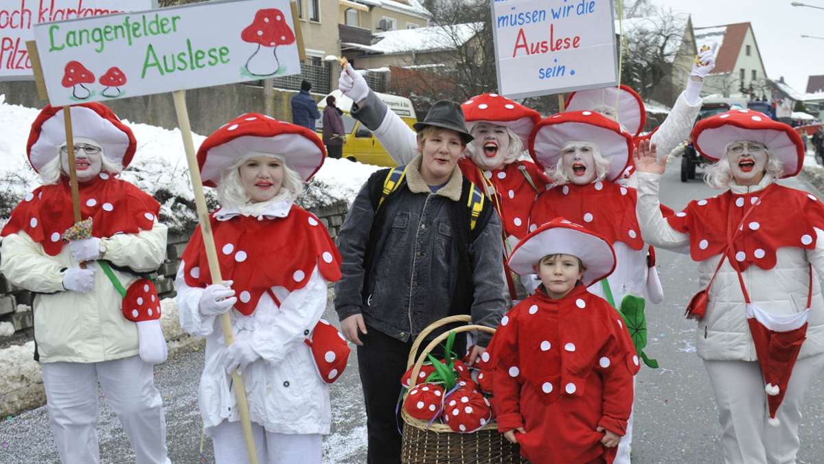 Karneval in Langenfeld: Armbachsdampfer nimmt  wieder volle Fahrt auf