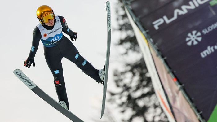 Skispringen: WM: Pauline springt, Luisa fotografiert