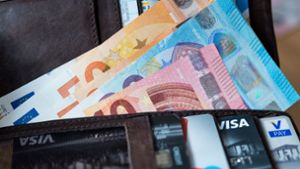 Geldbörse gestohlen: Unbekannter hebt mehrere tausend Euro ab