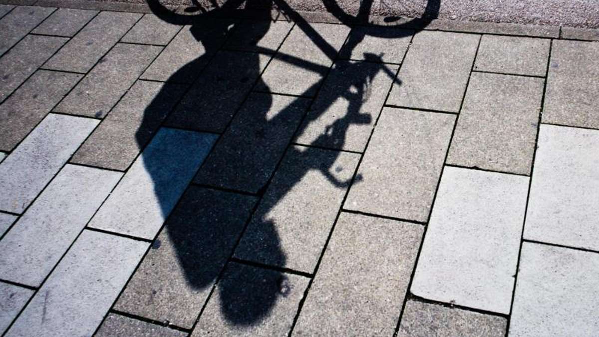 Ilmenau: Mit knapp zwei Promille vom Fahrrad ins Gebüsch gefallen