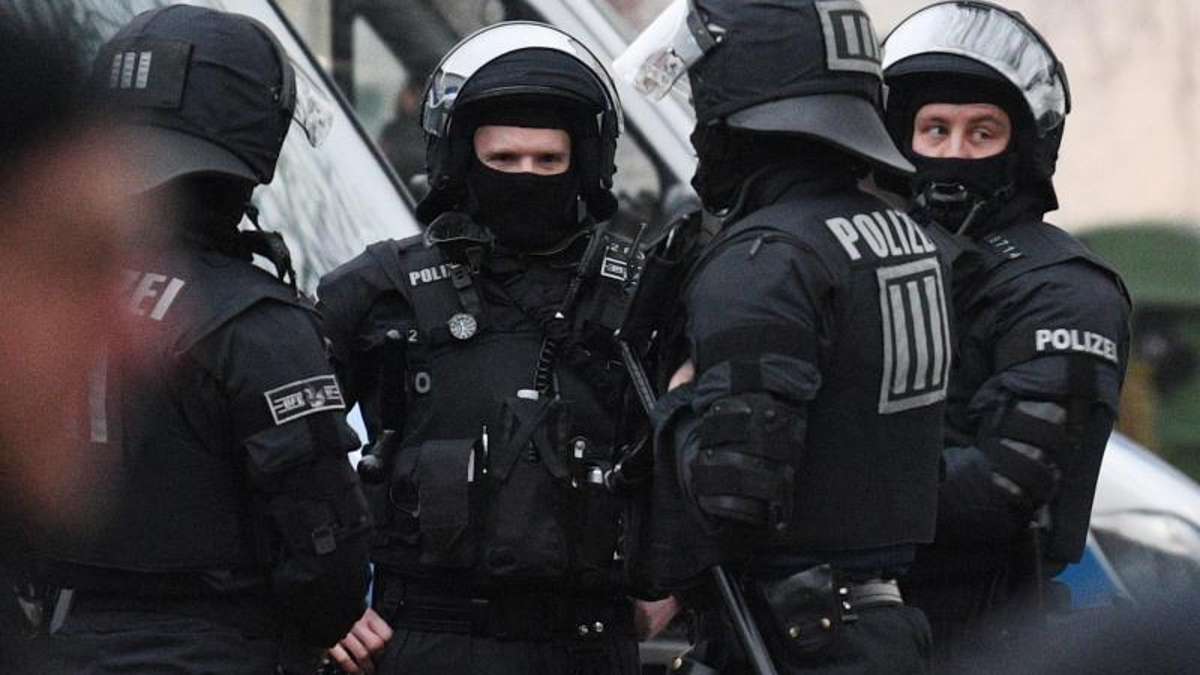 Thüringen: Polizei hebt umfangreiches Waffenlager aus