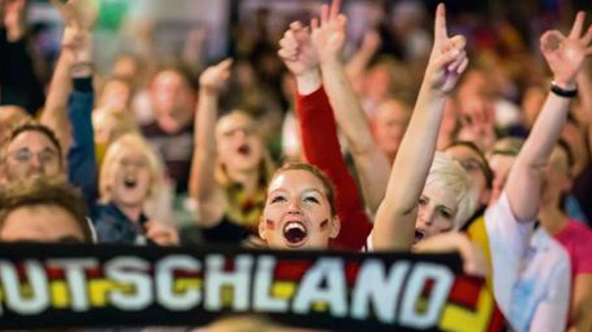 Regionalsport: Hoffen auf den WM-Sieg: Mitfiebern in der Druckwerk-Arena