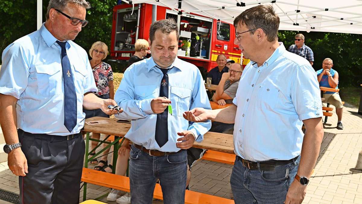 Feuerwehrgerätehaus und Fahrzeug übergeben: Ein historischer Tag für Möckers