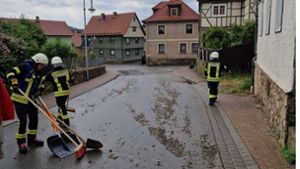 Feuerwehr Rhönblick: Wasser schießt durch Bettenhausen