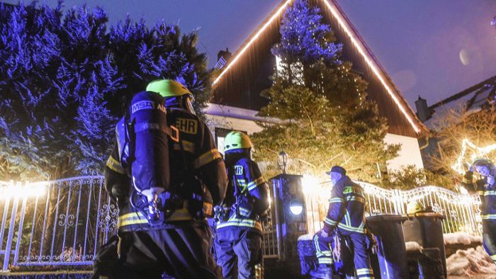Feuerwehreinsatz: Funkenflug aus Ofen verursacht Brand im Keller
