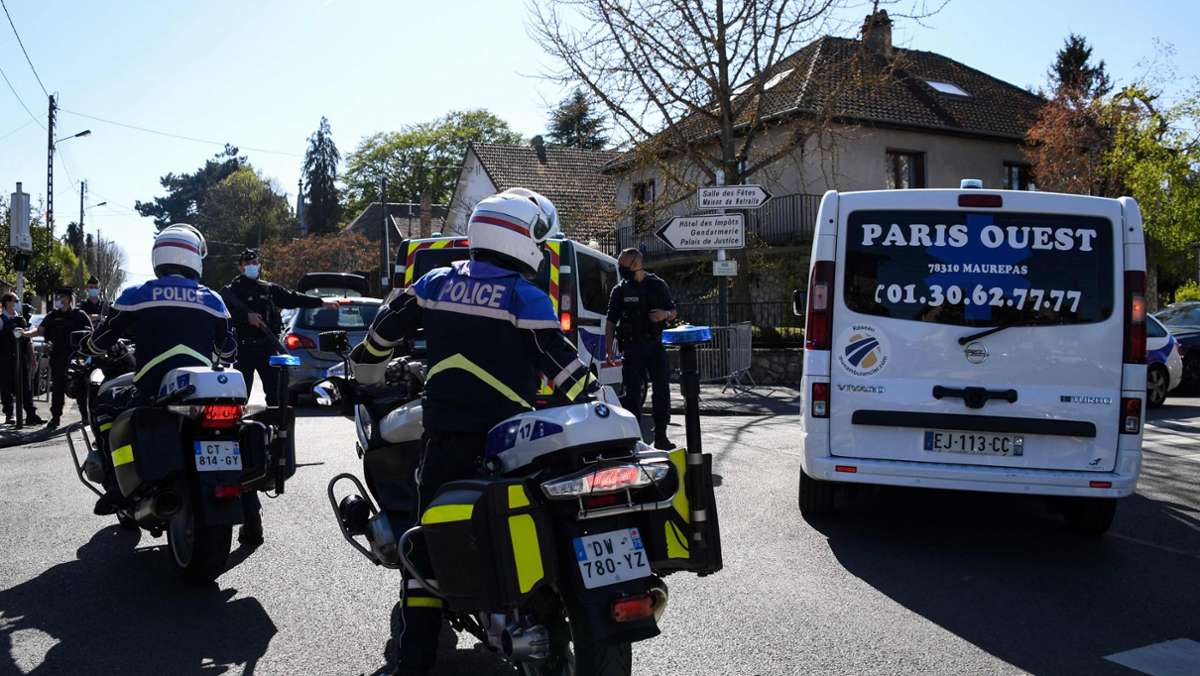 Terrorverdacht in Paris: Messerangreifer tötet Polizei-Mitarbeiterin