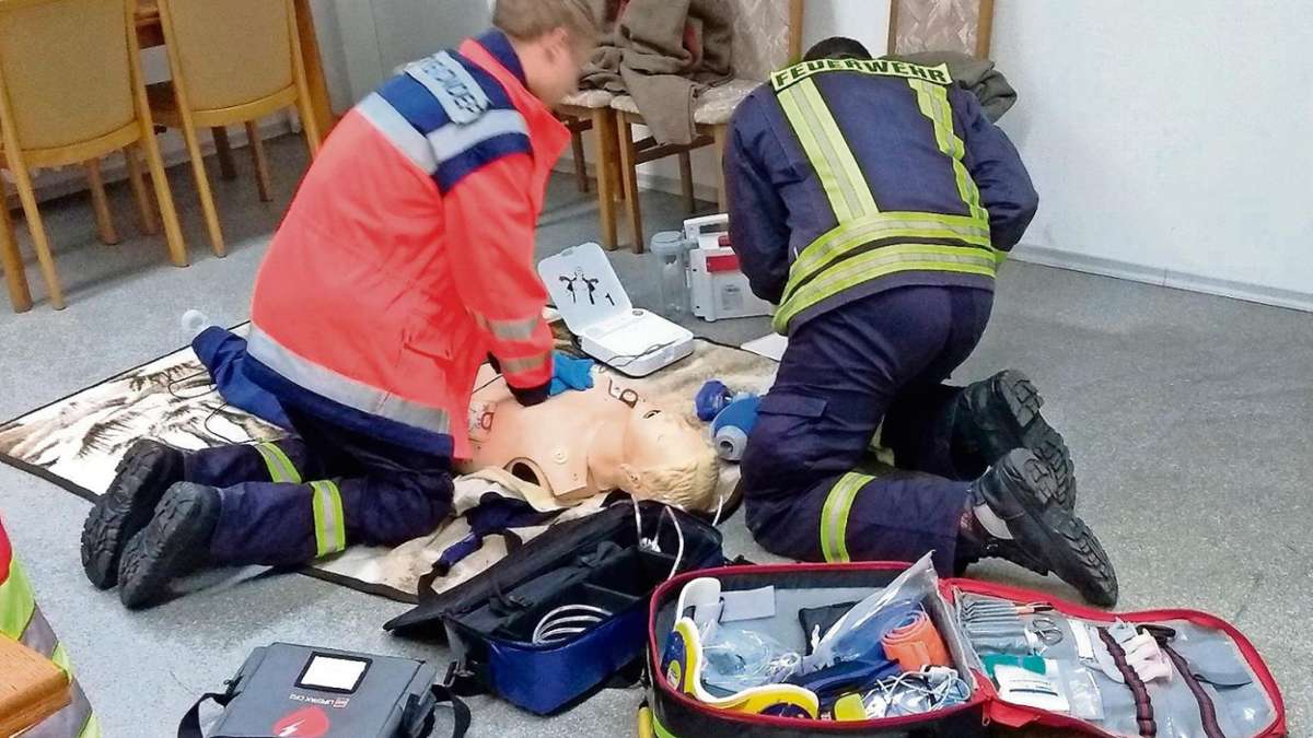 Bad Salzungen: Neue Feuerwehrsanitäter: Blutige Prüfung bestanden