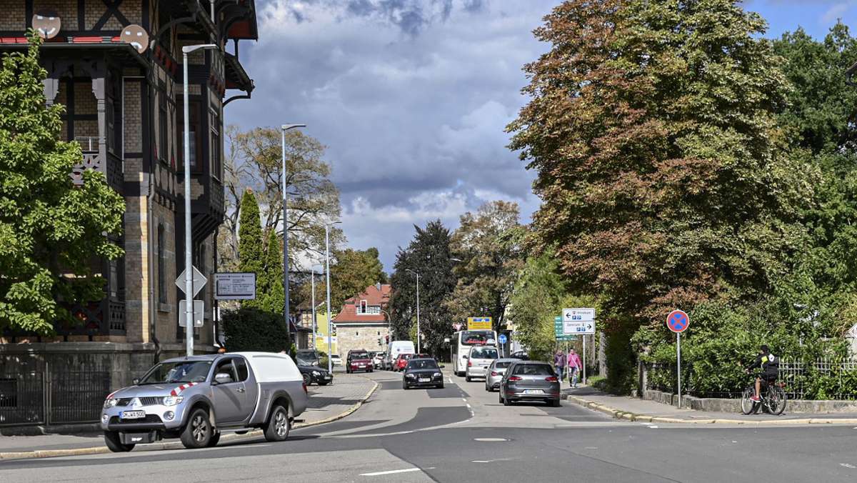 Verkehrsknoten in Meiningen: Gehweg, Radweg, Straße – es ist  eng