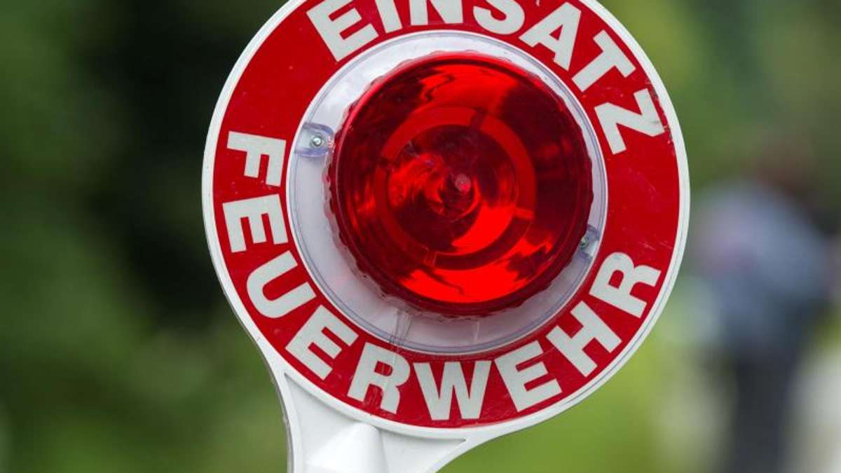 Thüringen: Unkraut mit Gasbrenner bekämpft - Garage steht in Flammen