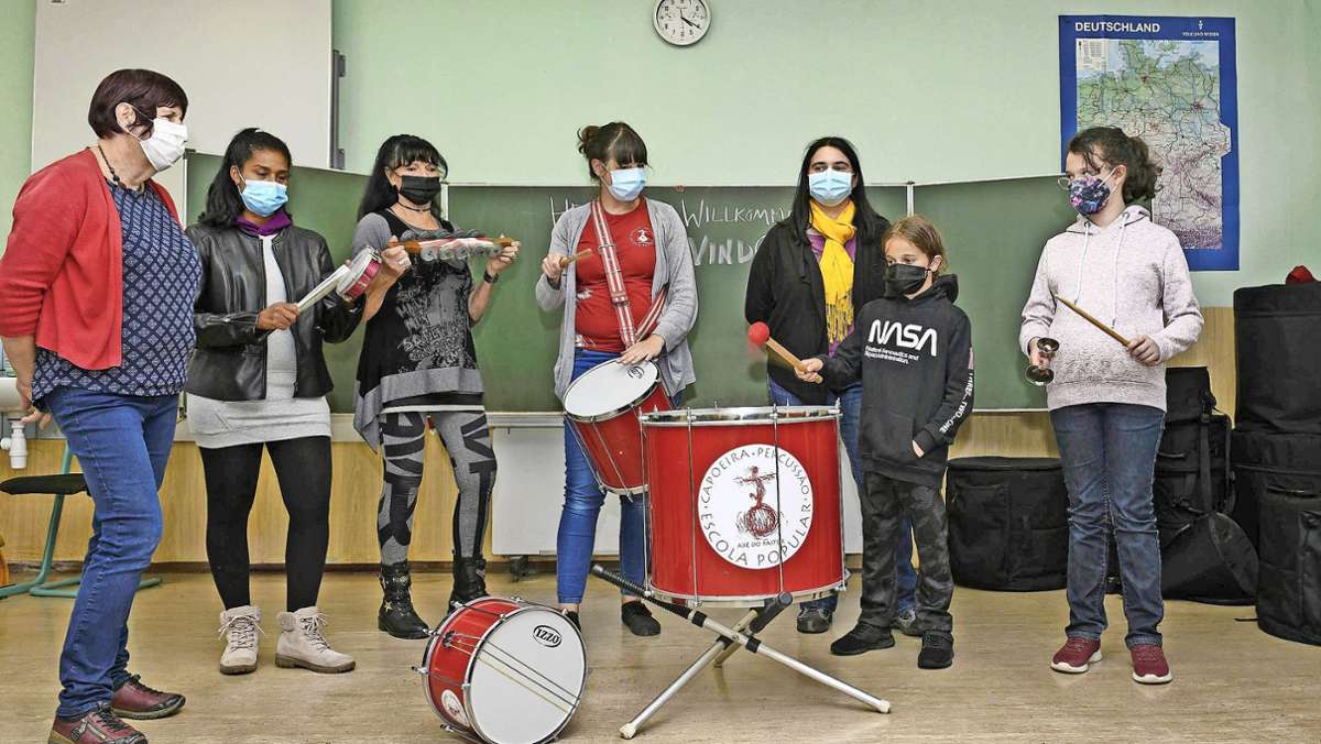 Musikschule meets „Escola Popular“: Samba zieht ein in die Spielzeugstadt
