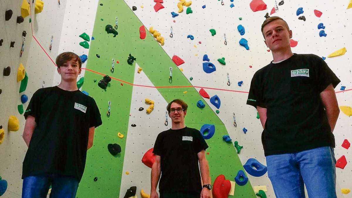 Sonneberg: Zwei klettern die Jugendleiter hinauf