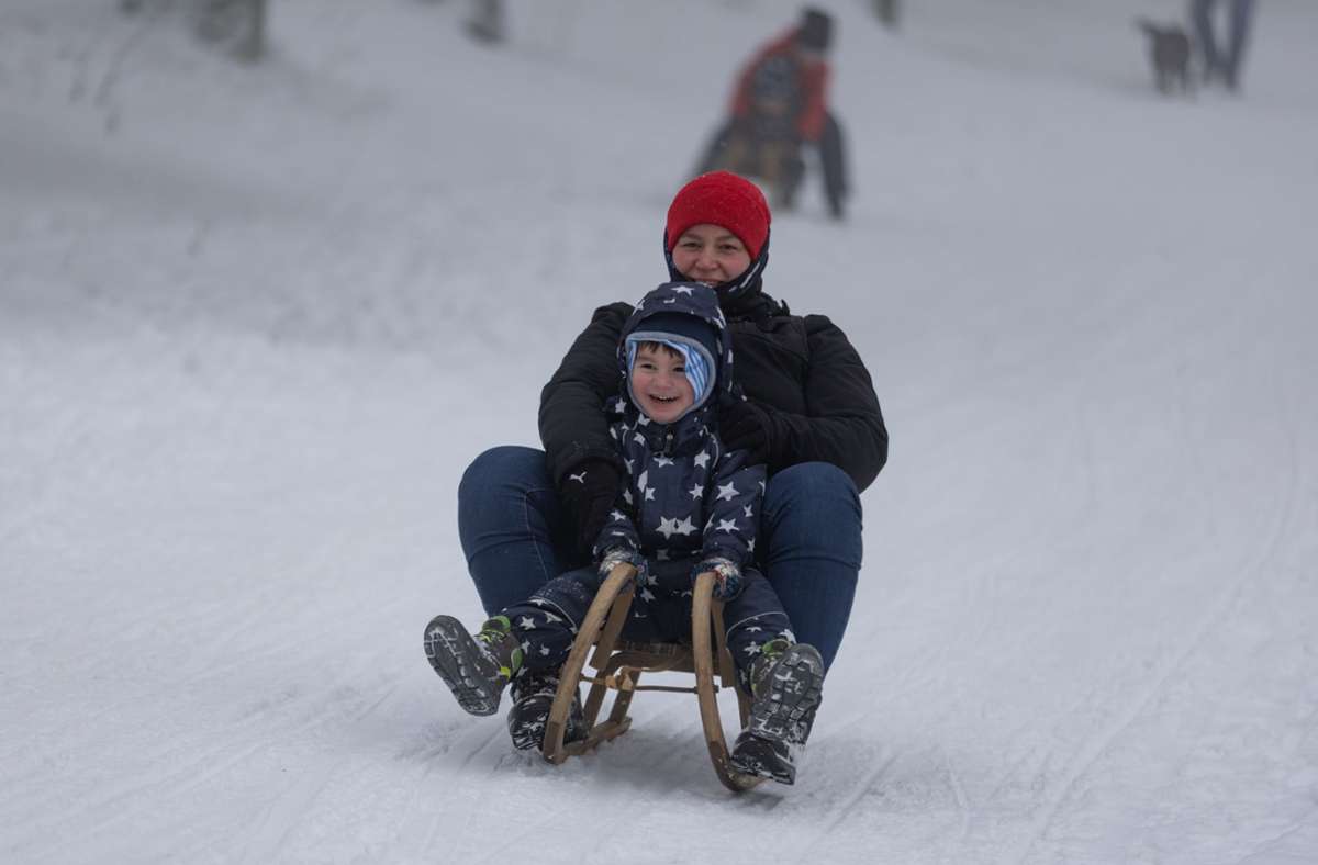 In der Gemeinde Masserberg herrschten am Wochenende beste Wintersportbedingungen. Multifunktionsloipe und der Skihang in Heubach waren präpariert.