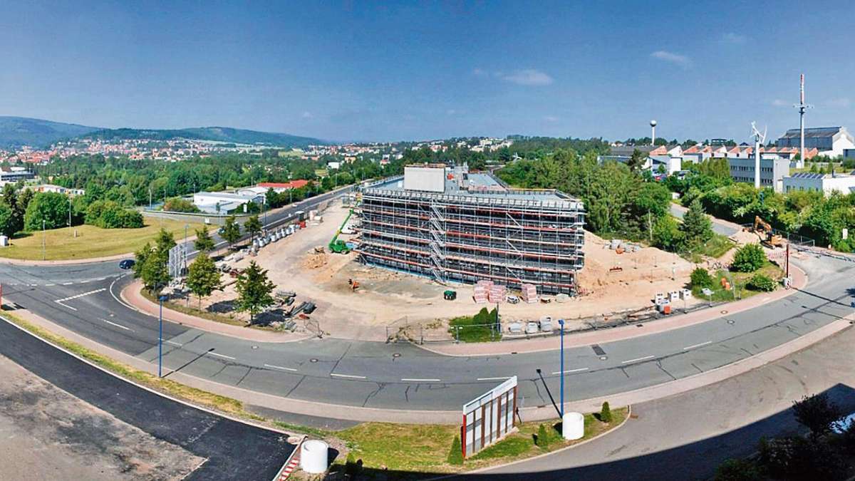Ilmenau: Neues Fraunhofer-Gebäude passt sich in die Landschaft ein
