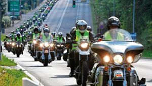800 Motorradfans rollen mit Warnwesten durch Suhl