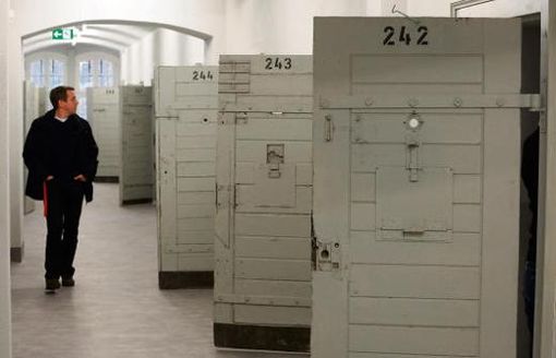 Zellentrakt in der Gedenk- und Bildungsstätte Andreasstraße in Erfurt: Die Zellen in der Etage für inhaftierte Männer sind bis heute weitgehend authentisch erhalten, hier sind Führungen durch ehemalige Häftlinge geplant. Foto: dpa