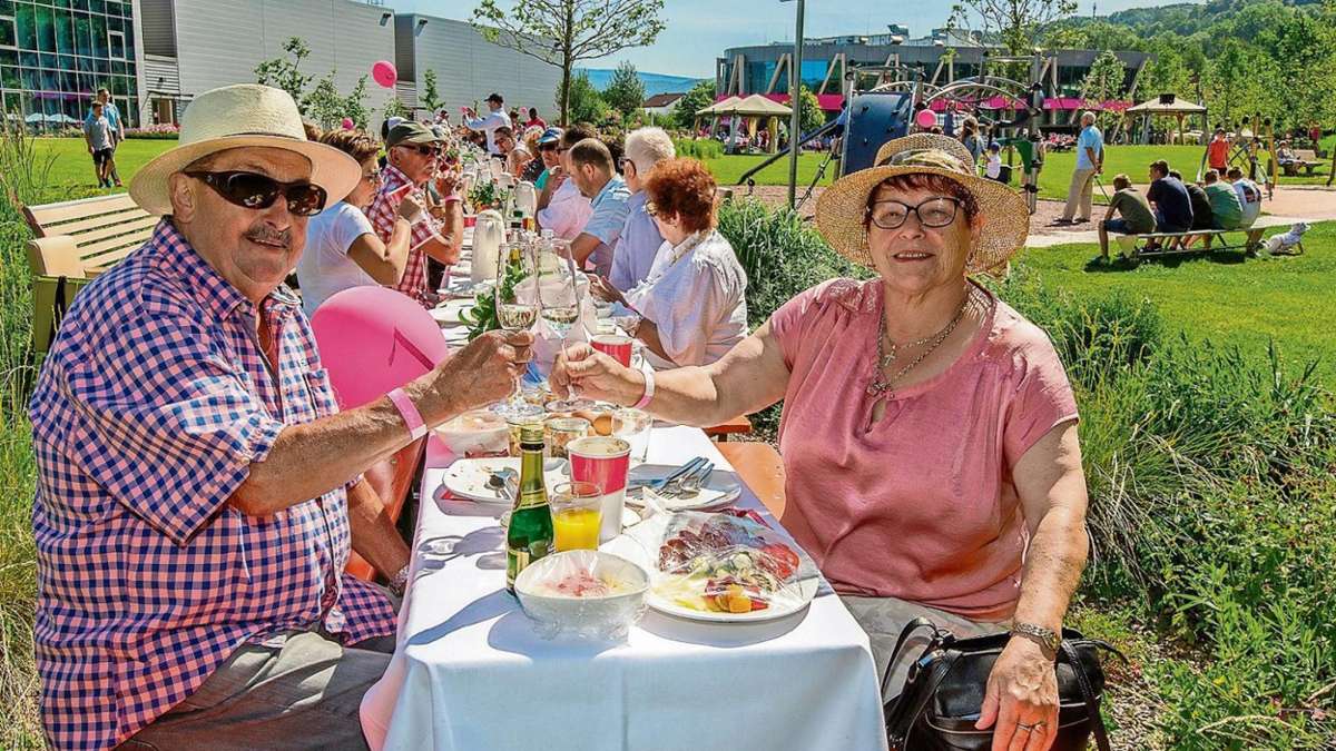 Schmalkalden: Fast 500 Gäste am längsten Frühstückstisch der Stadt