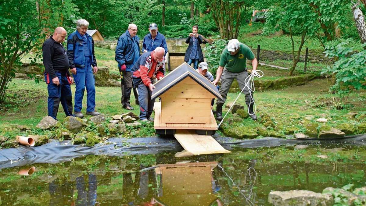 Ilmenau: Schwimmendes Haus für die Tierpark-Enten