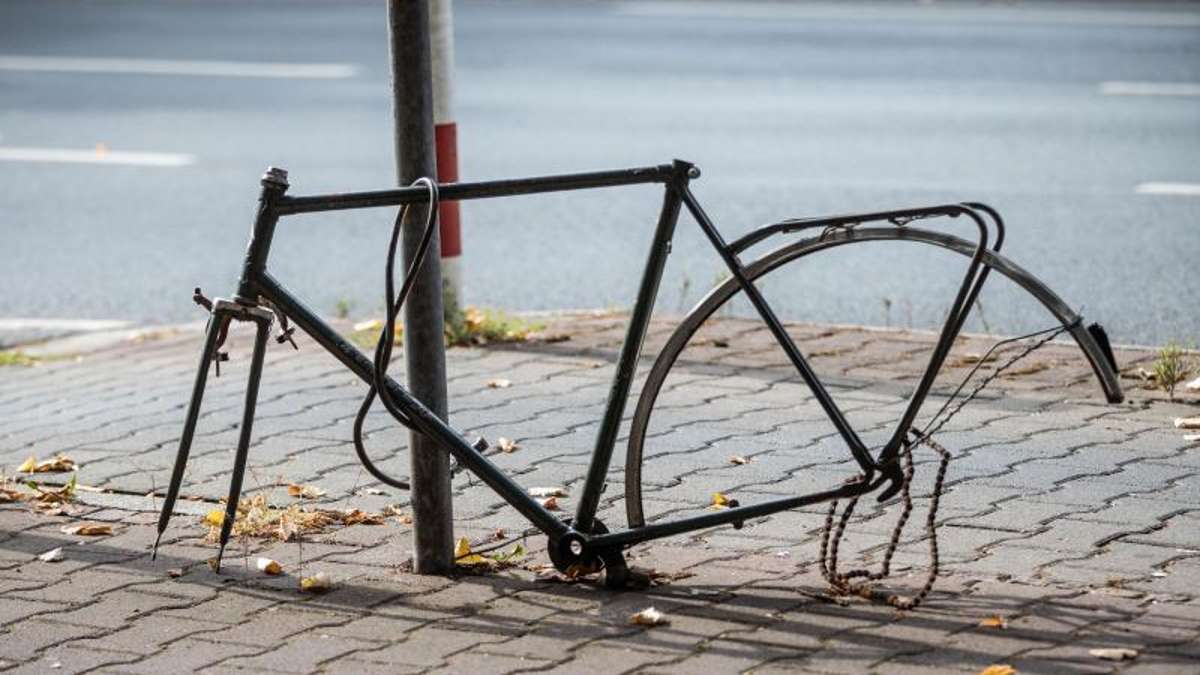 Hildburghausen: Radfahrerin hat gleich doppelt Pech