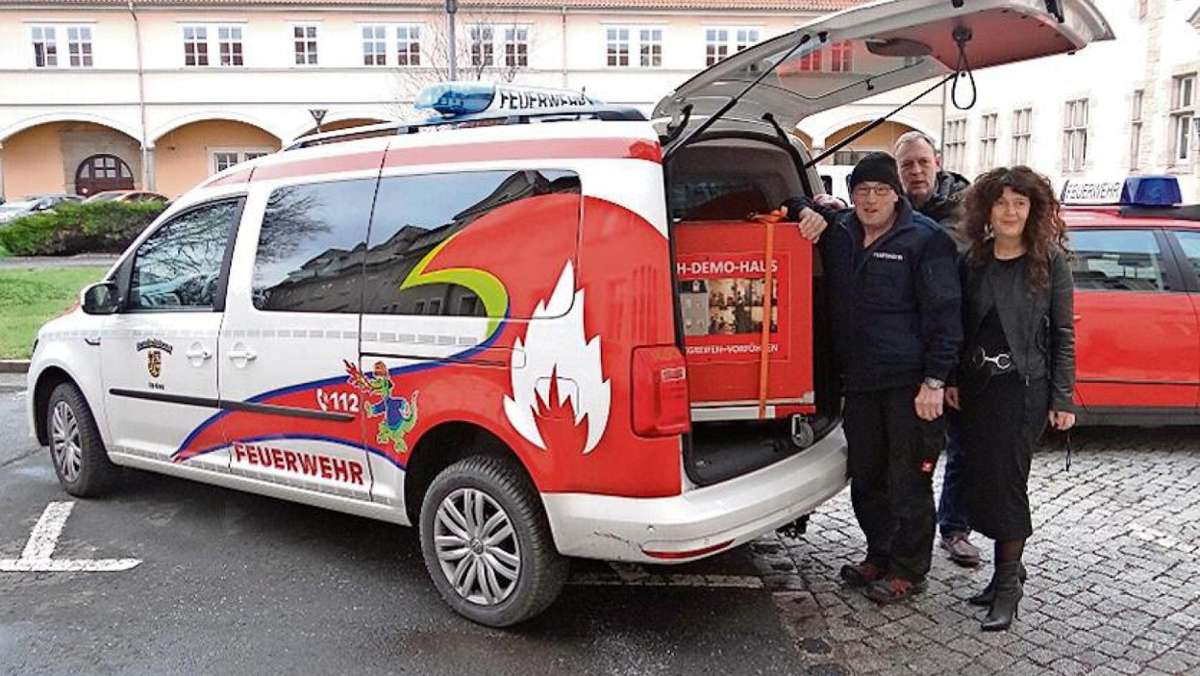 Ilmenau/Arnstadt: Ein Feuerwehrauto für die Schulen