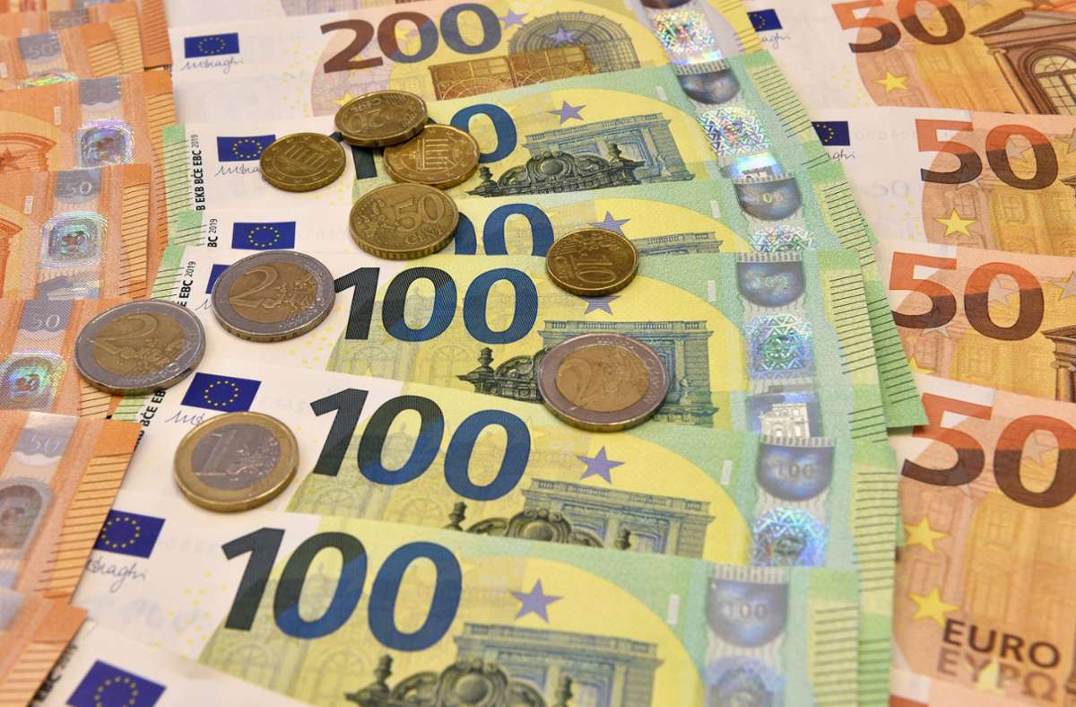 Beim  Arnstädter Haushalt geht es ums Geld. Foto: imago images/ Chromorange/Dieter Moebus