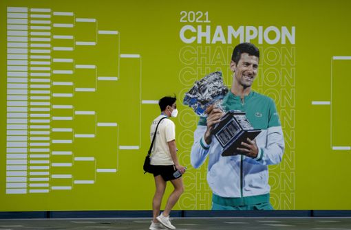 Kann Novak Djokovic bei den Australien Open antreten? Diese Frage bleibt weiter offen. Einen ersten Etappensieg hat der Tennisstar am Montag errungen. Foto: dpa/Mark Baker