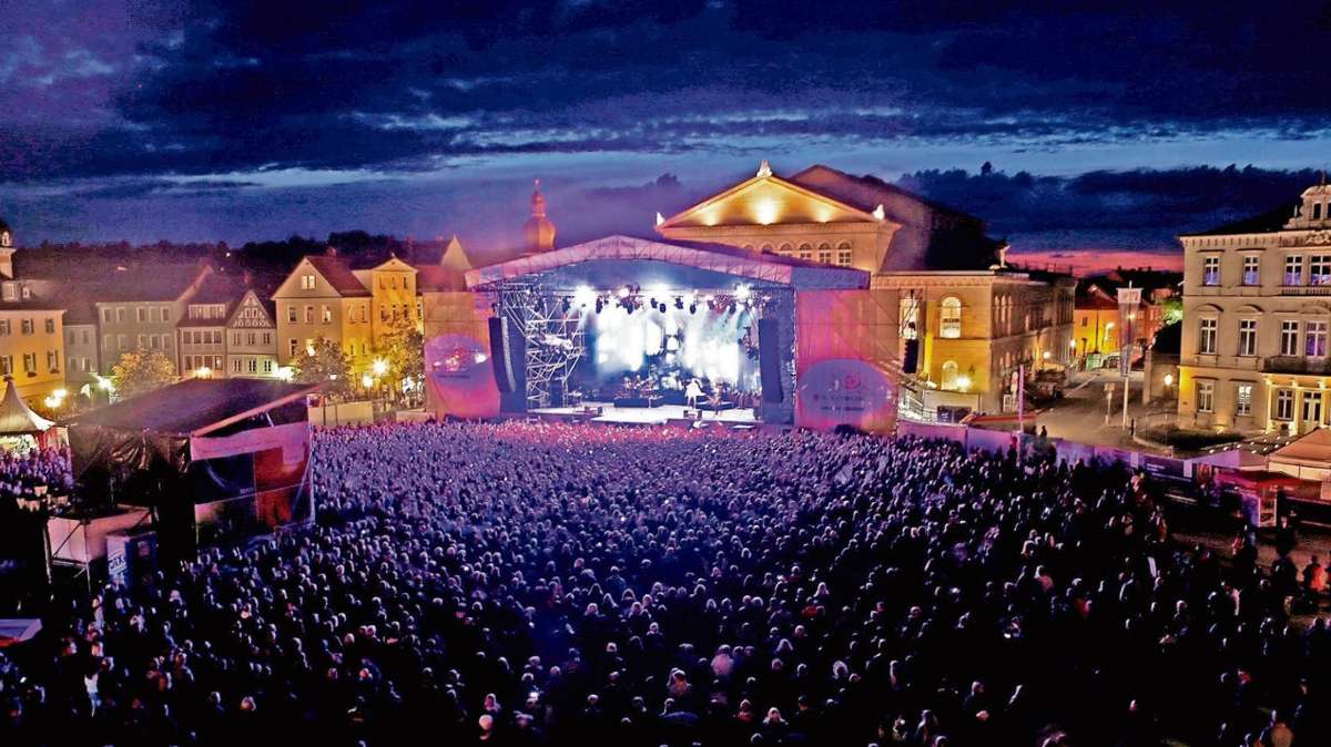 Nachbar-Regionen: Schlossplatz-Open-Air: Konzerte sollen verschoben werden