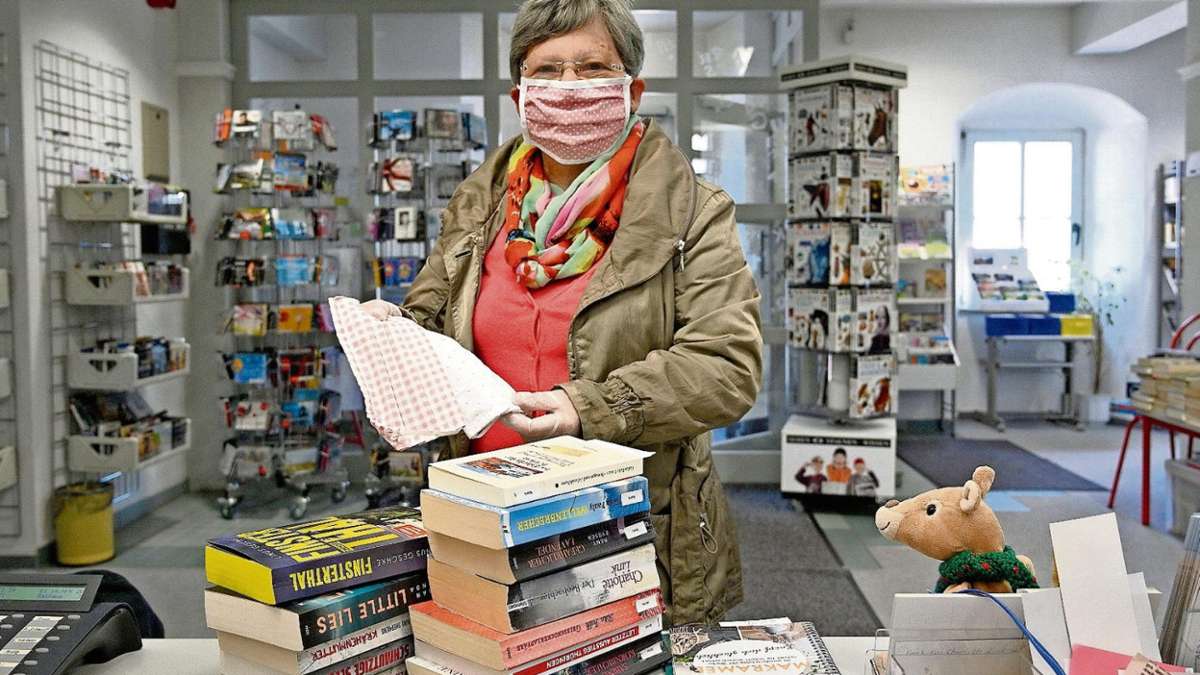 Bad Salzungen: Bücherstapel zum Abholen