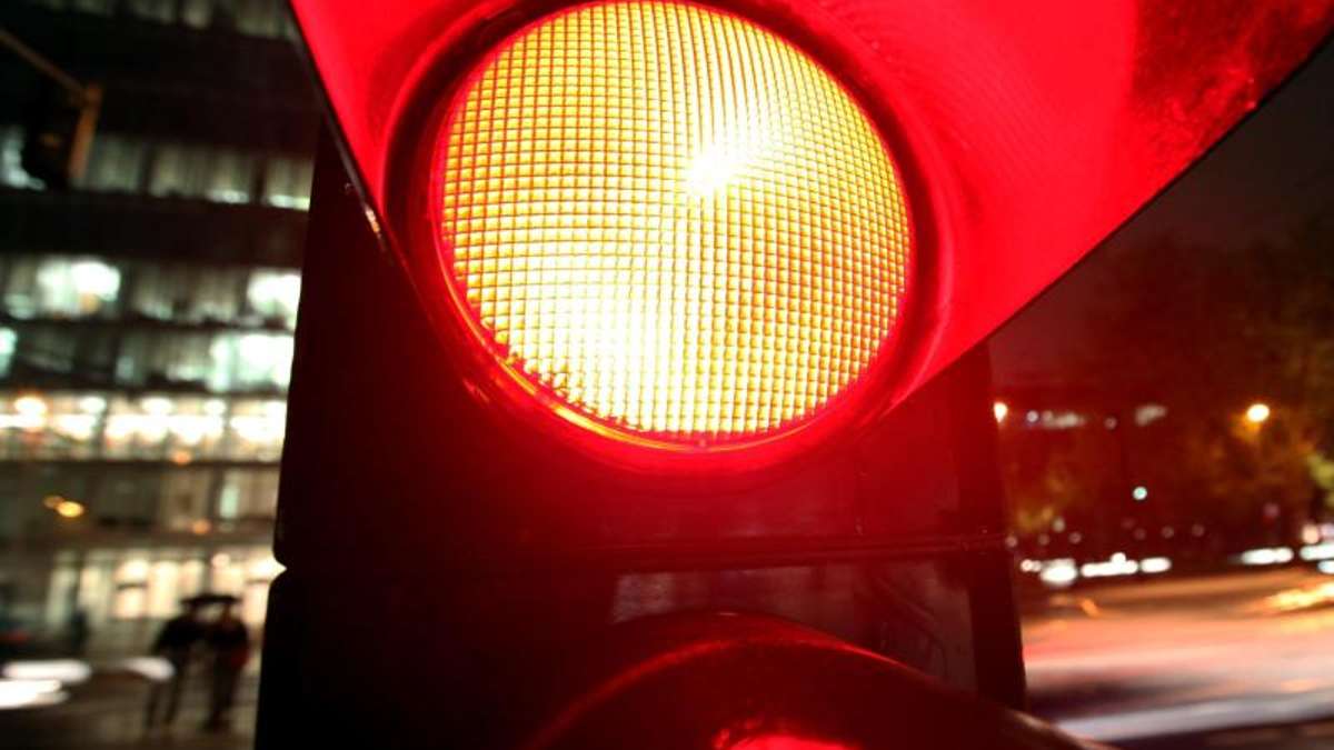 Thüringen: Rote Ampel ignoriert - Autofahrer schwer verletzt