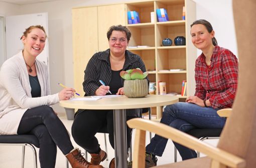 Psychologin Laura Schacht, Koordinatorin Nicole Bauersachs und  Sozialpädagogin Sabine Berschneider (v. rechts). Foto: / Jacob