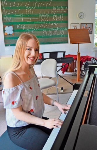 Musikschülerin Johanna Schuchert aus Dermbach hat beim Bundeswettbewerb "Jugend musiziert" vollends überzeugt. Die Jury vergab für ihre 20-minütige Performance die Höchstpunktzahl. Foto: Susann Eberlein