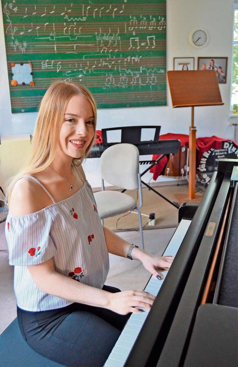 Musikschülerin Johanna Schuchert aus Dermbach hat beim Bundeswettbewerb "Jugend musiziert" vollends überzeugt. Die Jury vergab für ihre 20-minütige Performance die Höchstpunktzahl. Foto: Susann Eberlein