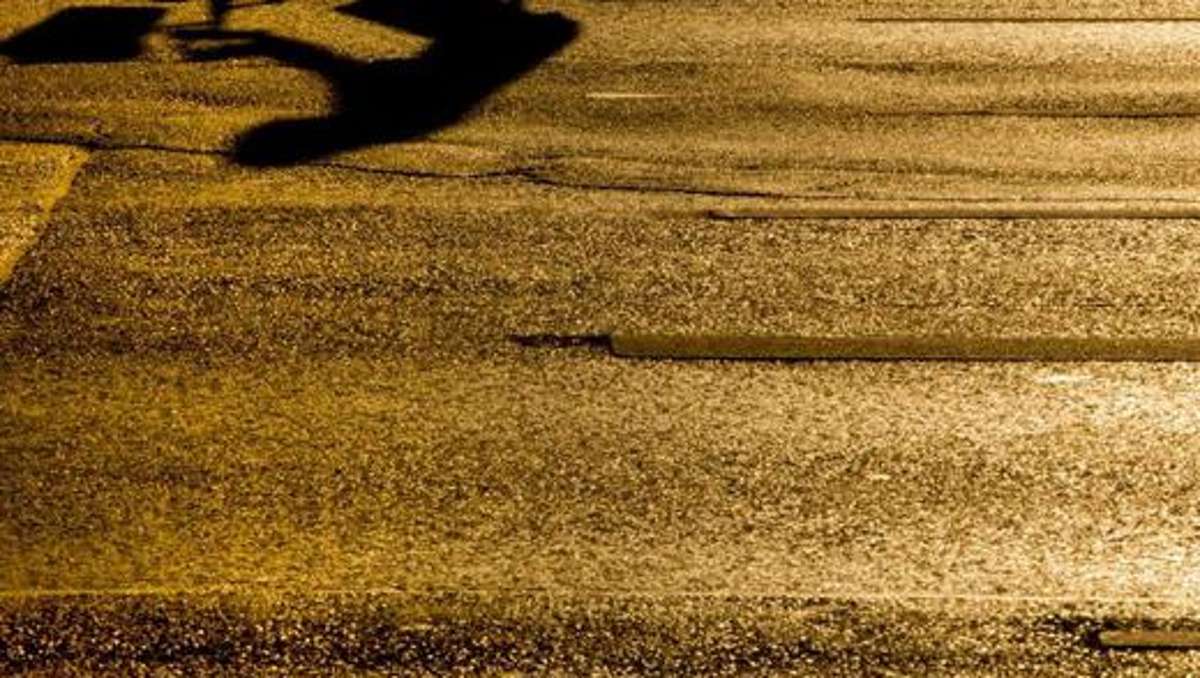Thüringen: Autofahrerin findet 61-jährigen Radfahrer tot auf