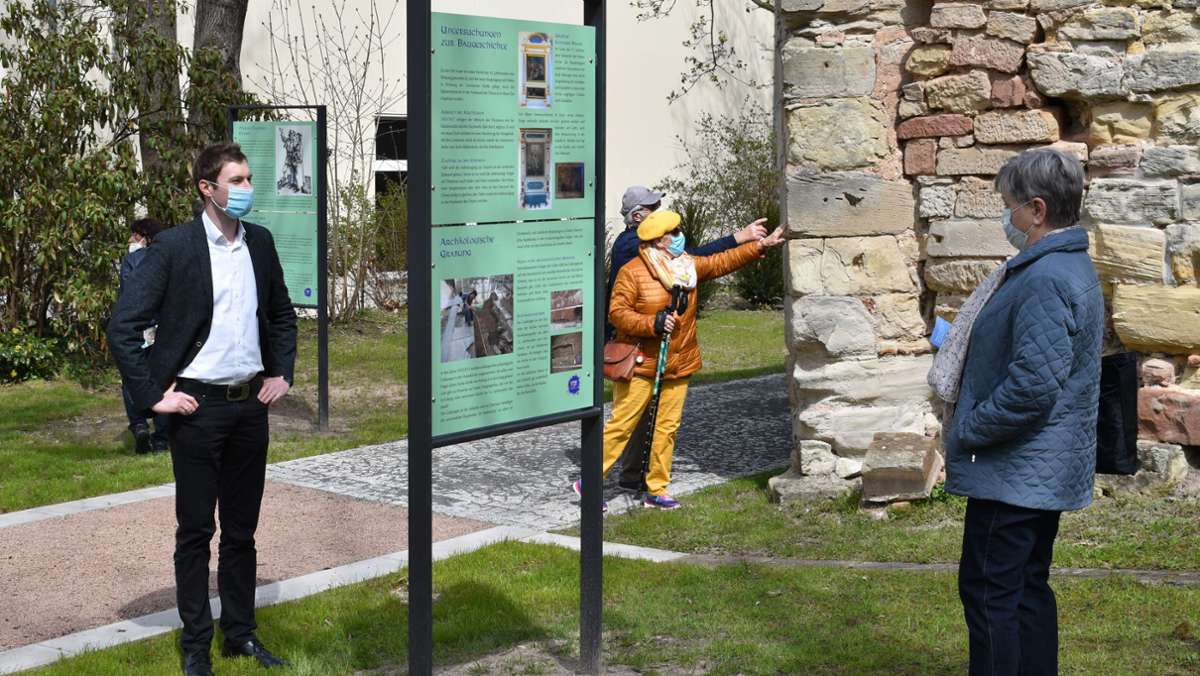 Luther: Ausstellung auf dem Husenfriedhof