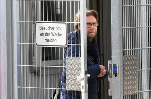 Kann den Kommunen nichts versprechen: Thüringens Migrationsminister Dirk Adams (Grüne), hier im Erstaufnahmeheim in Suhl. Foto: frankphoto.de /Karl-Heinz Frank