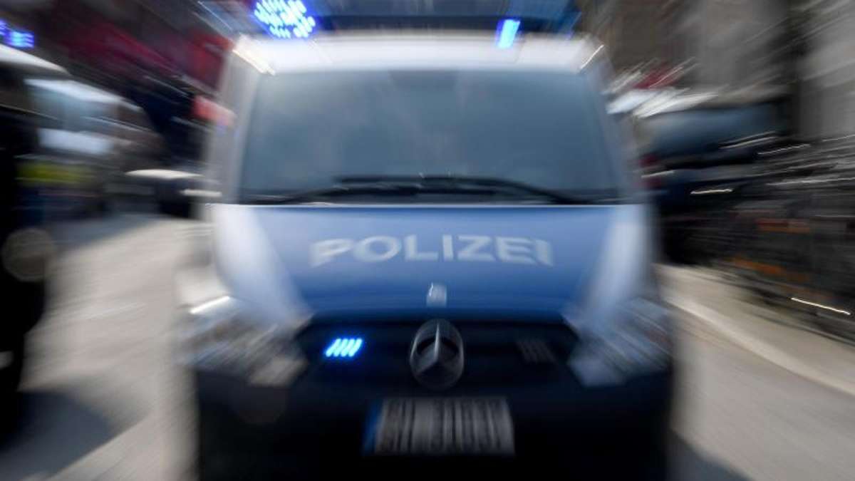 Thüringen: Steine von Hochhaus auf Straße geworfen - Autofahrer in Gefahr