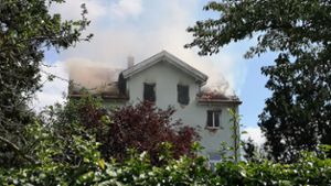 Nachbar rettet 92-jährige Frau aus brennendem Haus