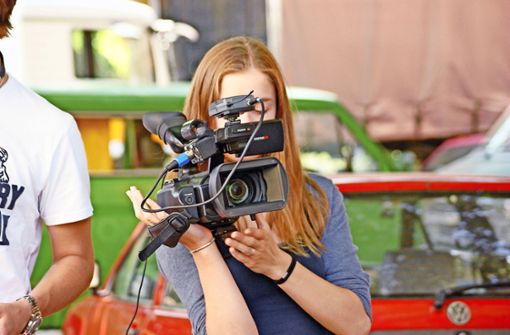 Die Kinder  und Jugendlichen drehen einen Film unter Anleitung eines  professionellen Filmemachers. Foto: Landesverband Kinder- und Jugendfilm Berlin