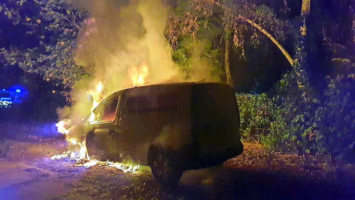 Ermittlung: Kastenwagen in Meiningen ausgebrannt