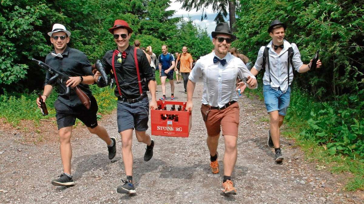 Ilmenau: Freunde des Bieres zogen zum Kickelhahn