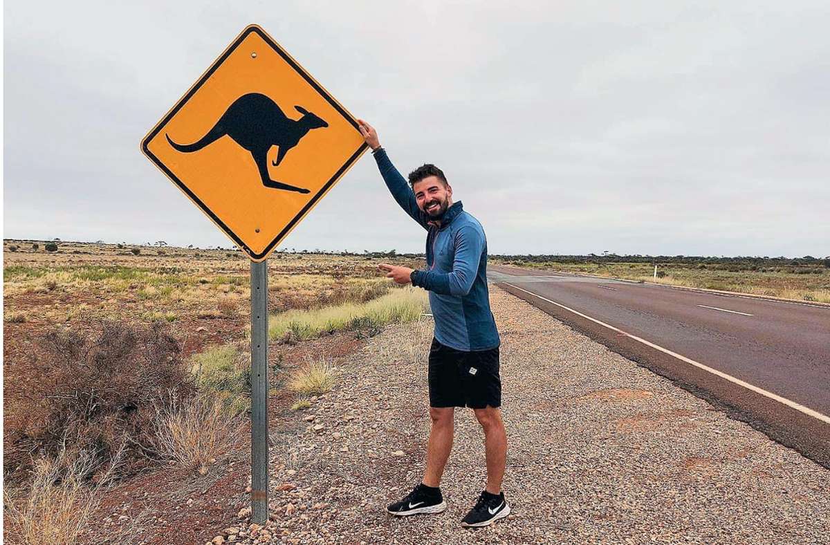 Das Verkehrsschild „ Australien Känguru“ dient zur Warnung von Fahrzeugführern im Outback und zeigt ein springendes Känguru.