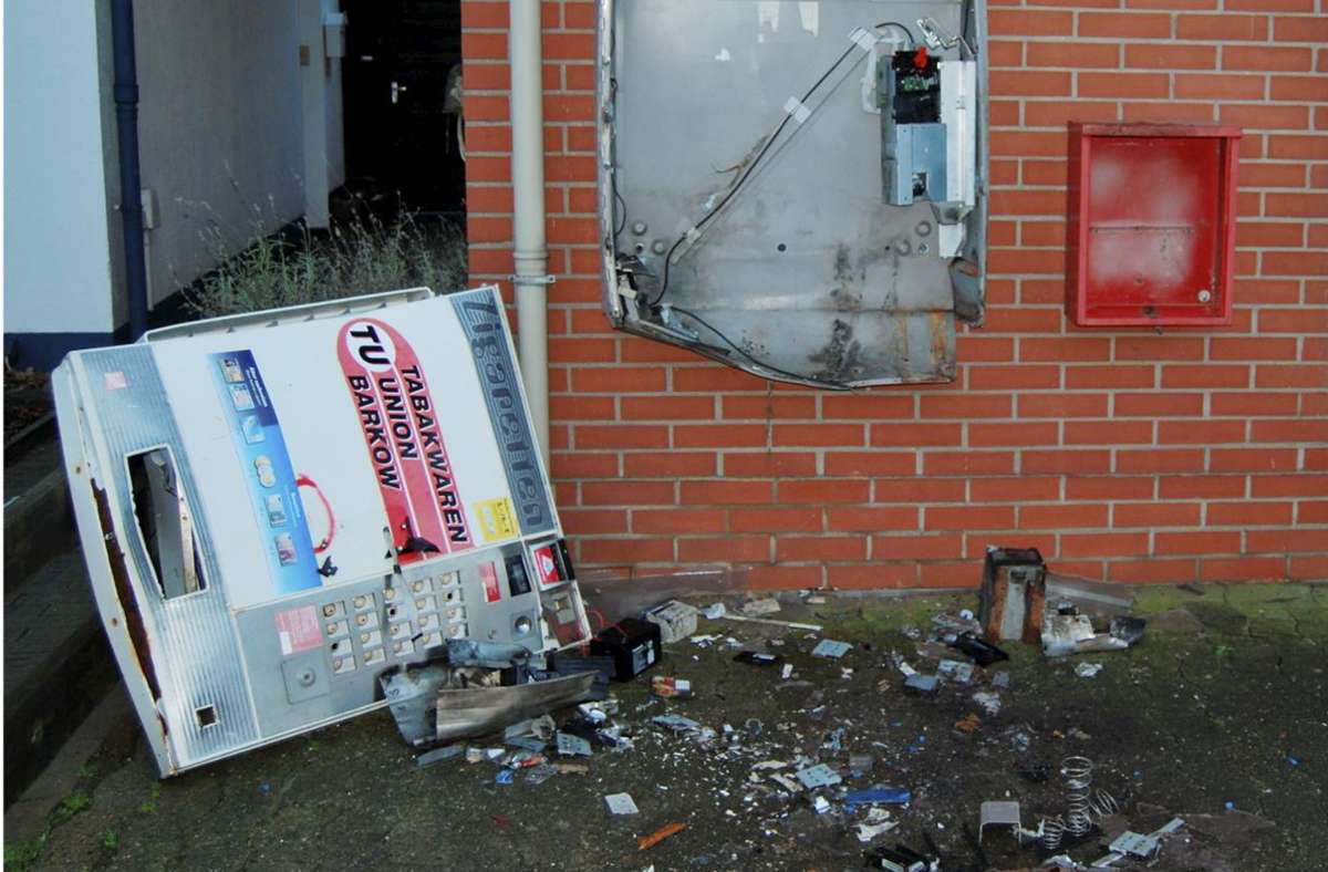 Ein zerstörter Zigarettenautomat - Symbolfoto Foto: Polizei