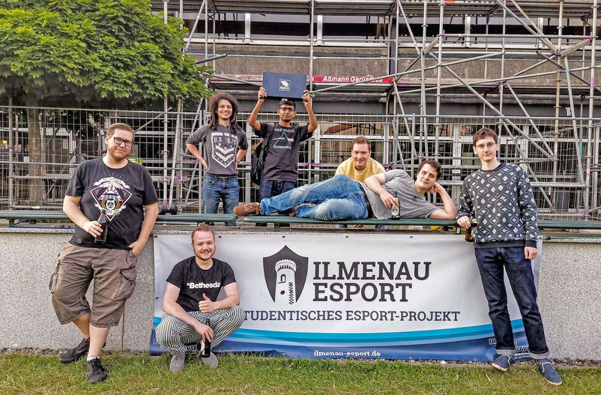 Der Ilmenauer E-Sport-Verein – im Foto ein Teil der Mitglieder – freuen sich schon auf das Gaming Festival. Foto: Ilmenau E-Sport