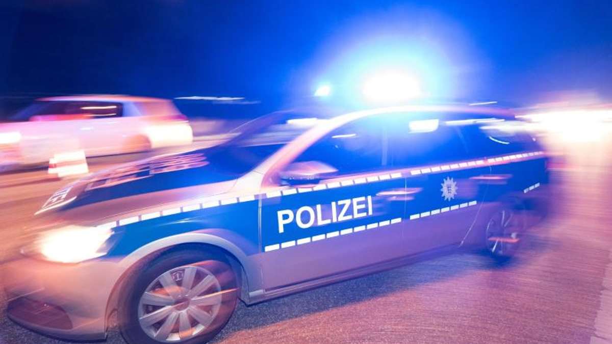 Nachbar-Regionen: Nach Verfolgungsfahrt auf A73 findet Polizei tote Frau in Kofferraum